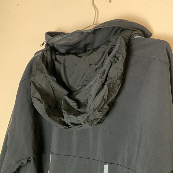 Lululemon black windbreaker with zip in hood and side vents Size XL - Picture 7 of 9